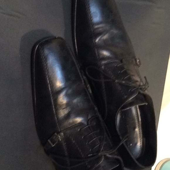 Louis Vuitton - Picture 2 of 5